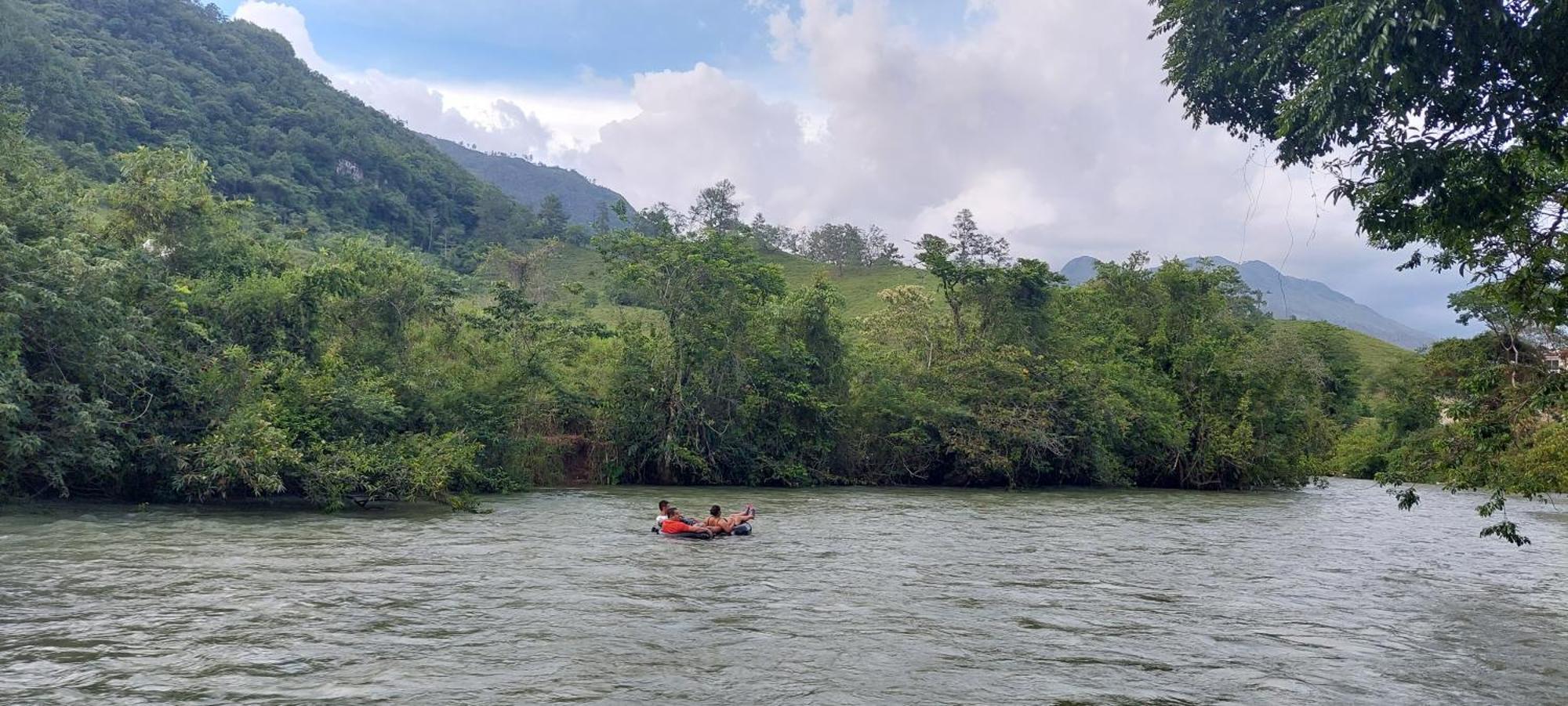 Yaxlik River Lodge Lanquín Exteriör bild